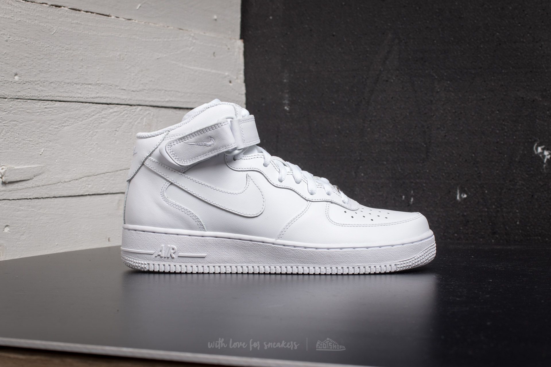 nike air force 1 mid top white